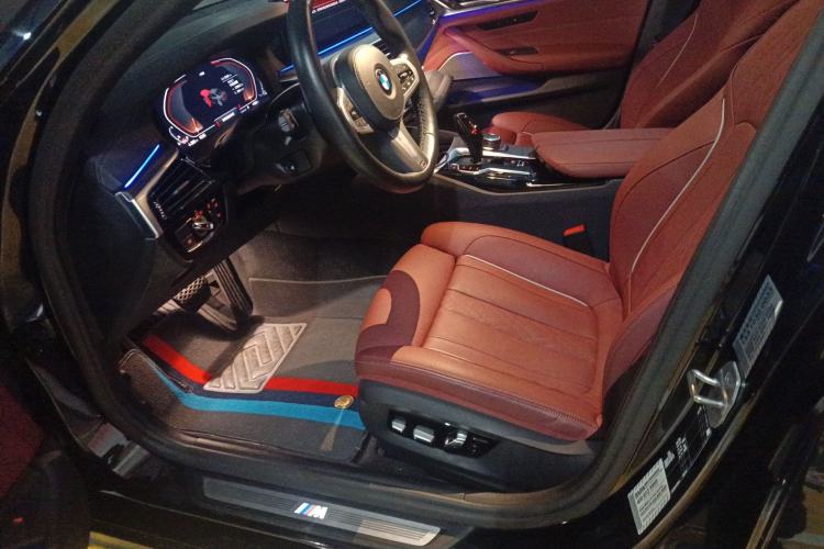 Used BMW 5 Series 2022 Second Facelift 530Li Luxury Version M Sport Package Left Front Seat