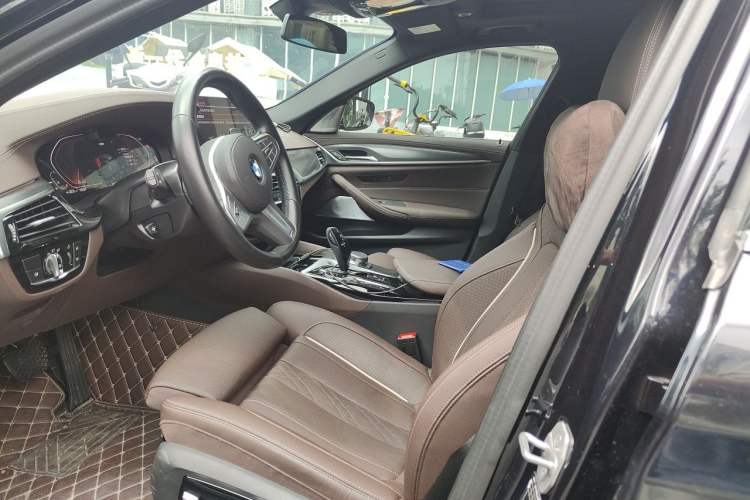 Used BMW 5 Series 2022 Facelifted Version 3 530Li Executive M Sport Package Left Front Seat
