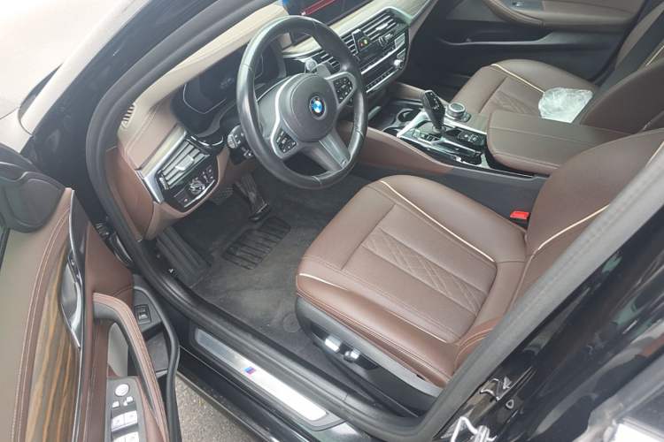 Used BMW 5 Series 2022 530Li Leading Model M Sport Package Left Front Seat