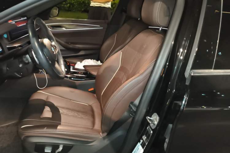 Used BMW 5 Series 2022 Second Facelift 530Li Luxury Version M Sport Package Left Front Seat