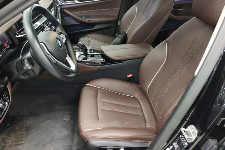 Used BMW 5 Series 2022 Second Facelift 525Li Luxury Package Left Front Seat