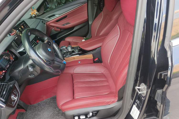 Used BMW 5 Series 2022 Restyled 530Li Luxury Edition M Sport Package Left Front Seat