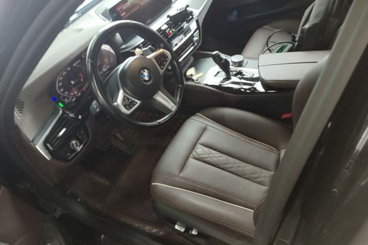 Used BMW 5 Series 2022 Second Facelift 530Li Leading Edition M Sport Package Left Front Seat
