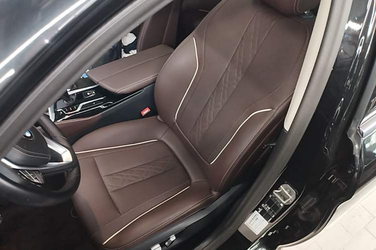 Used BMW 5 Series 2022 Second Facelift 525Li Luxury Package Left Front Seat