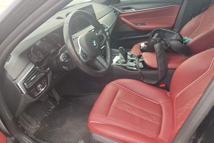 Used BMW 5 Series 2022 Restyled 530Li Leading Edition M Sport Package Left Front Seat