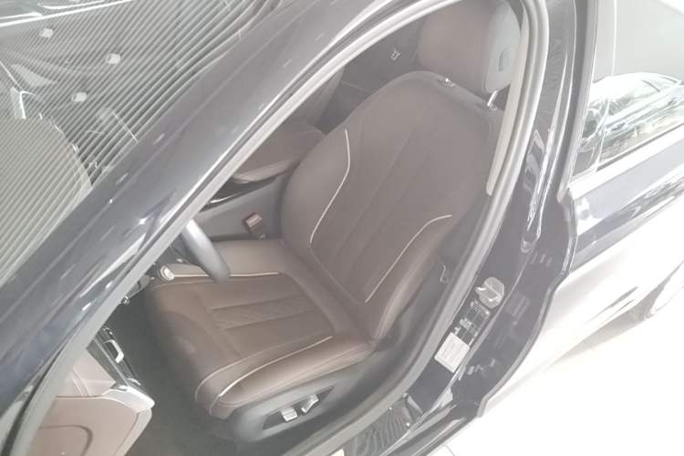 Used BMW 5 Series 2022 Second Facelift 525Li Luxury Package Left Front Seat