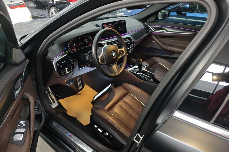 Used BMW 5 Series 2022 Restyled 540i Luxury Edition M Sport Package Left Front Seat