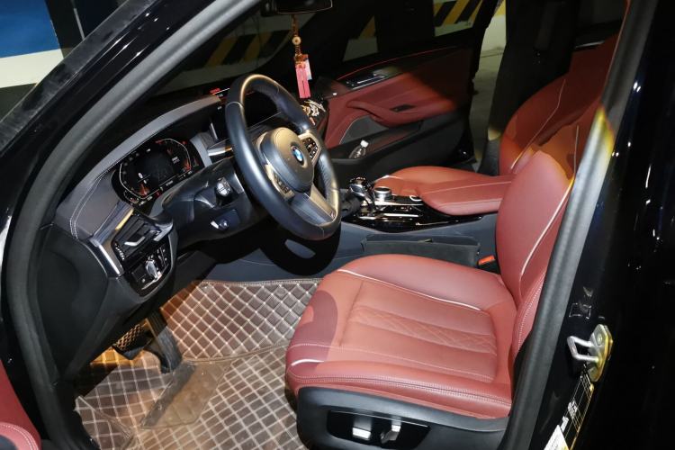 Used BMW 5 Series 2022 Second Facelift 530Li Leading Edition M Sport Package Left Front Seat