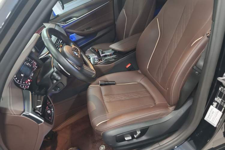 Used BMW 5 Series 2022 Second Facelift 530Li Leading Edition M Sport Package Left Front Seat