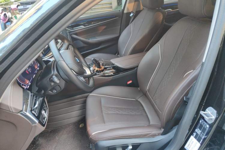 Used BMW 5 Series 2022 525Li Luxury Package Left Front Seat