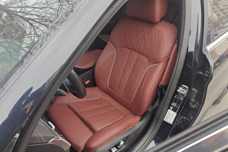 Used BMW 5 Series 2022 Second Facelift 530Li Luxury Version M Sport Package Left Front Seat