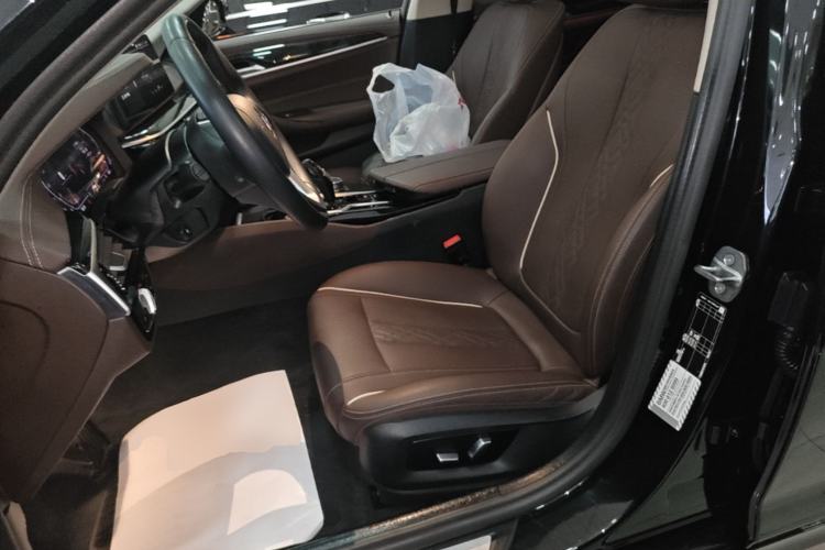 Used BMW 5 Series 2022 Second Facelift 525Li Luxury Package Left Front Seat