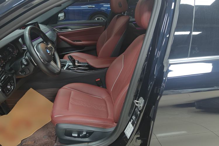 Used BMW 5 Series 2022 Restyled 530Li Leading Edition M Sport Package Left Front Seat