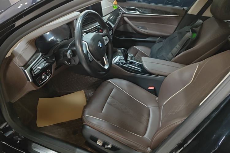 Used BMW 5 Series 2022 Restyled 525Li Luxury Package Left Front Seat