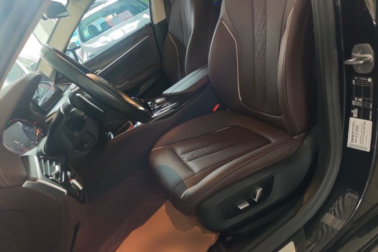 Used BMW 5 Series 2022 Updated 530Li Leading Edition Luxury Package Left Front Seat