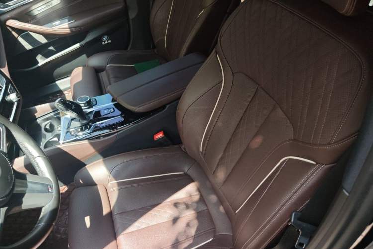 Used BMW 5 Series 2022 Second Facelift 530Li Luxury Version M Sport Package Left Front Seat