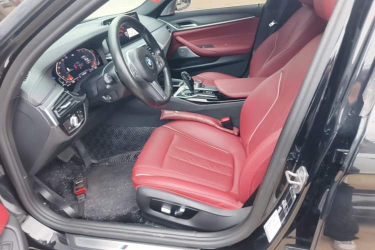 Used BMW 5 Series 2022 Second Facelift 530Li Leading Edition M Sport Package Left Front Seat
