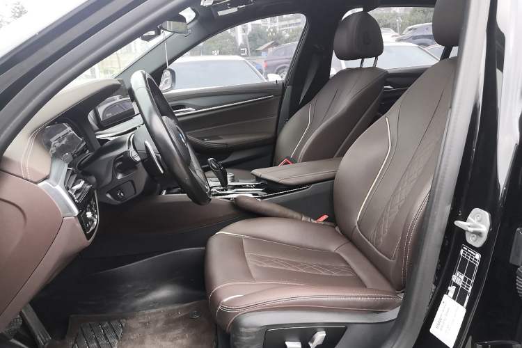 Used BMW 5 Series 2022 Restyled 530Li Leading Edition M Sport Package Left Front Seat