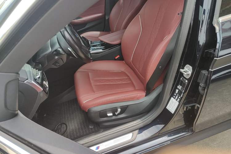 Used BMW 5 Series 2022 Revised Version 530Li xDrive M Sport Package Left Front Seat