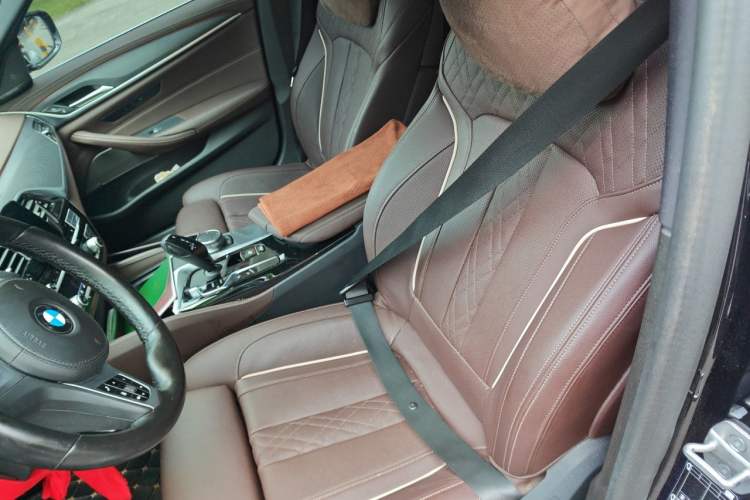 Used BMW 5 Series 2022 530Li Luxury Edition M Sport Package Left Front Seat