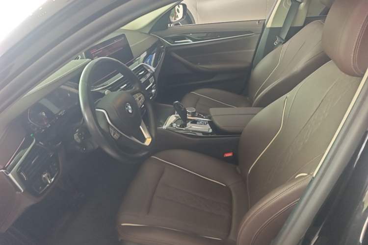 Used BMW 5 Series 2022 Restyled 525Li Luxury Package Left Front Seat
