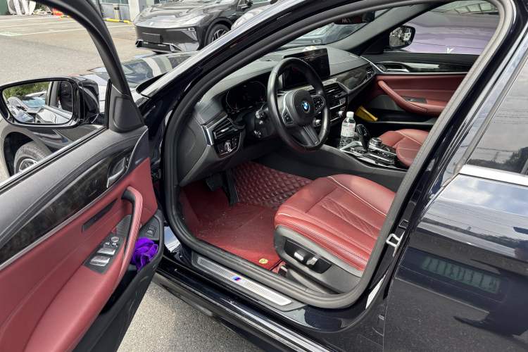 Used BMW 5 Series 2022 530Li Leading Model M Sport Package Left Front Seat