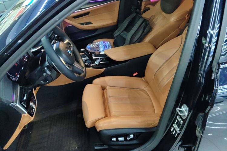 Used BMW 5 Series 2022 Restyled 540i Luxury Edition M Sport Package Left Front Seat