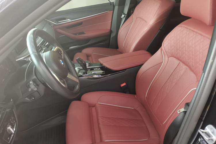Used BMW 5 Series 2022 Second Facelift 530Li Luxury Version M Sport Package Left Front Seat