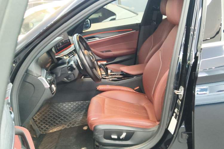 Used BMW 5 Series 2022 Restyled 530Li Leading Edition M Sport Package Left Front Seat
