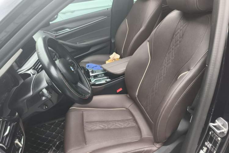 Used BMW 5 Series 2022 530Li Leading Model M Sport Package Left Front Seat