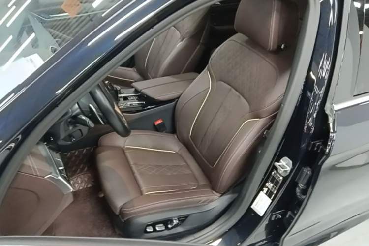 Used BMW 5 Series 2022 Revised Version 3 530Li Luxury Edition M Sport Package Left Front Seat