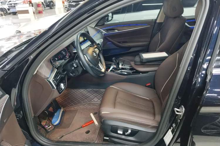 Used BMW 5 Series 2022 Second Facelift 530Li Leading Edition Luxury Package Left Front Seat