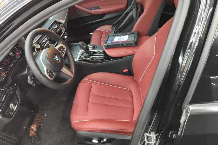 Used BMW 5 Series 2022 Second Facelift 530Li xDrive M Sport Package Left Front Seat