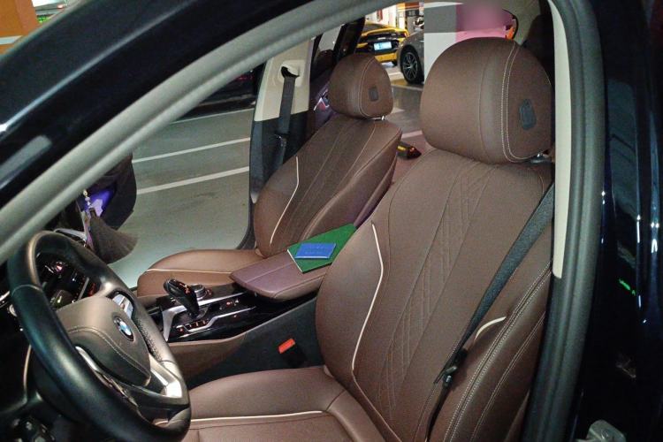 Used BMW 5 Series 2022 Restyled 525Li Luxury Package Left Front Seat