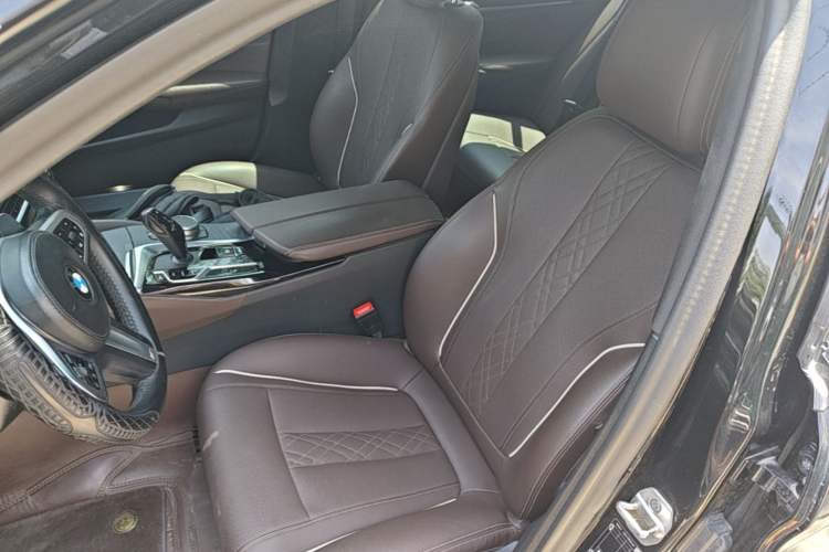 Used BMW 5 Series 2022 530Li Leading Model M Sport Package Left Front Seat