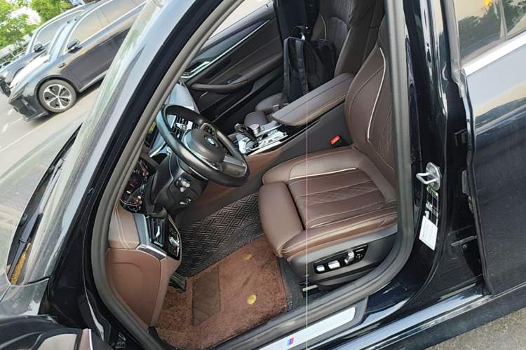 Used BMW 5 Series 2022 Revised Version 3 530Li Luxury Edition M Sport Package Left Front Seat