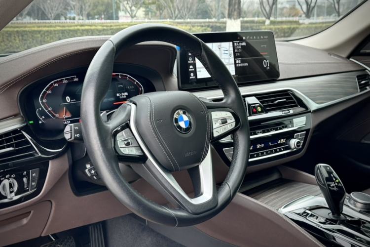 Used BMW 5 Series 2022 Updated 530Li Leading Edition Luxury Package Left Front Seat