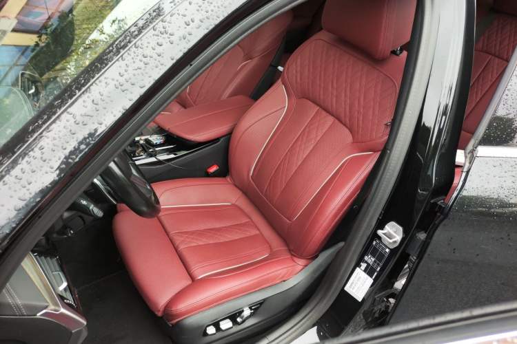Used BMW 5 Series 2022 Second Facelift 530Li Luxury Version M Sport Package Left Front Seat