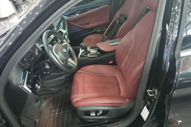 Used BMW 5 Series 2022 525Li M Sport Package Left Front Seat