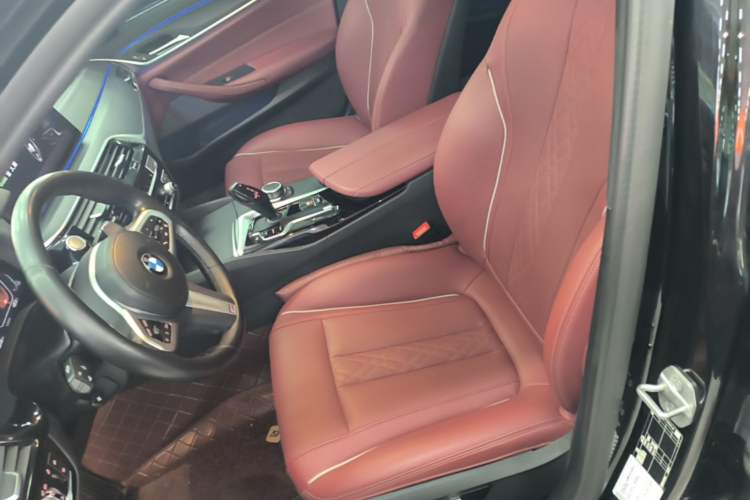 Used BMW 5 Series 2022 Restyled 530Li Leading Edition M Sport Package Left Front Seat