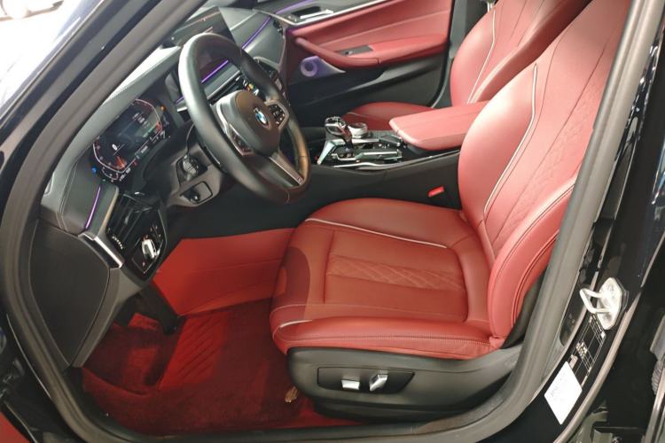 Used BMW 5 Series 2022 Restyled 530Li Leading Edition M Sport Package Left Front Seat