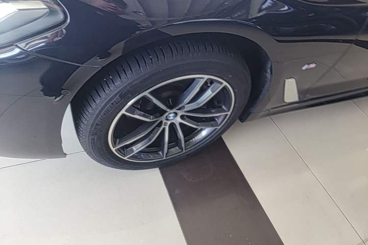 Used BMW 5 Series 2022 Second Facelift 525Li M Sport Package Left Front Wheel Hub