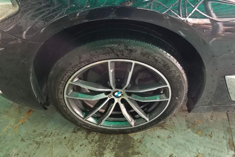 Used BMW 5 Series 2022 Second Facelift 525Li M Sport Package Left Front Wheel Hub