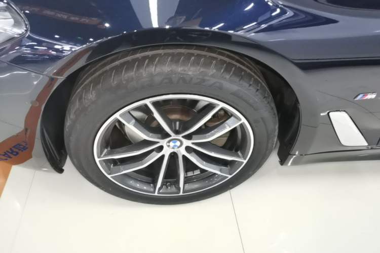 Used BMW 5 Series 2022 Second Facelift 525Li M Sport Package Left Front Wheel Hub