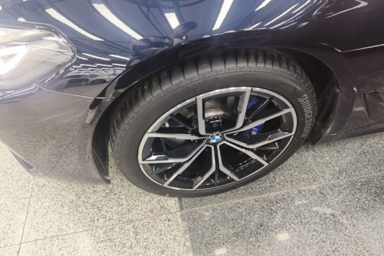 Used BMW 5 Series 2022 Second Facelift 530i M Sport Package Left Front Wheel Hub