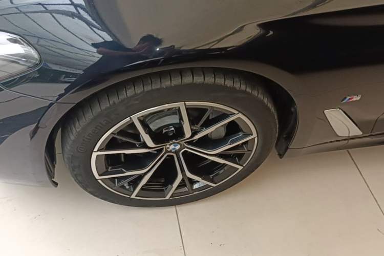 Used BMW 5 Series 2022 Revised Version 3 530Li Luxury Edition M Sport Package Left Front Wheel Hub