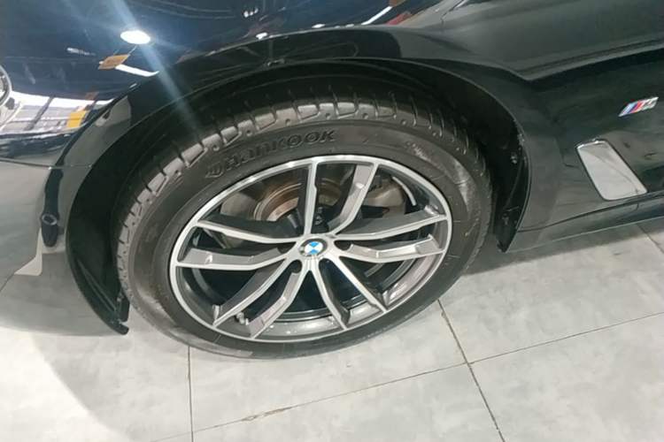 Used BMW 5 Series 2022 Second Facelift 525Li M Sport Package Left Front Wheel Hub