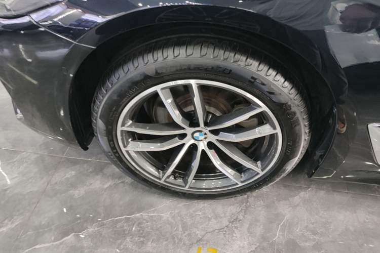 Used BMW 5 Series 2022 525Li M Sport Package Left Front Wheel Hub