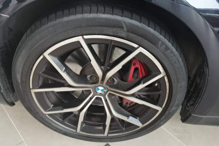 Used BMW 5 Series 2022 530i Sport Line M Sport Package Left Front Wheel Hub