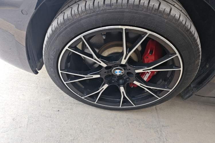 Used BMW 5 Series 2022 Second Facelift 530Li Leading Edition M Sport Package Left Front Wheel Hub